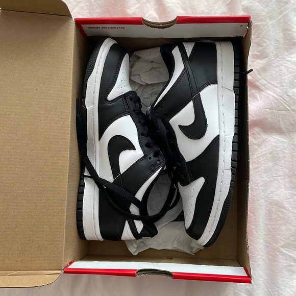 Nike Panda Dunk Low youth size 6 (womens 7) - Picture 1 of 5